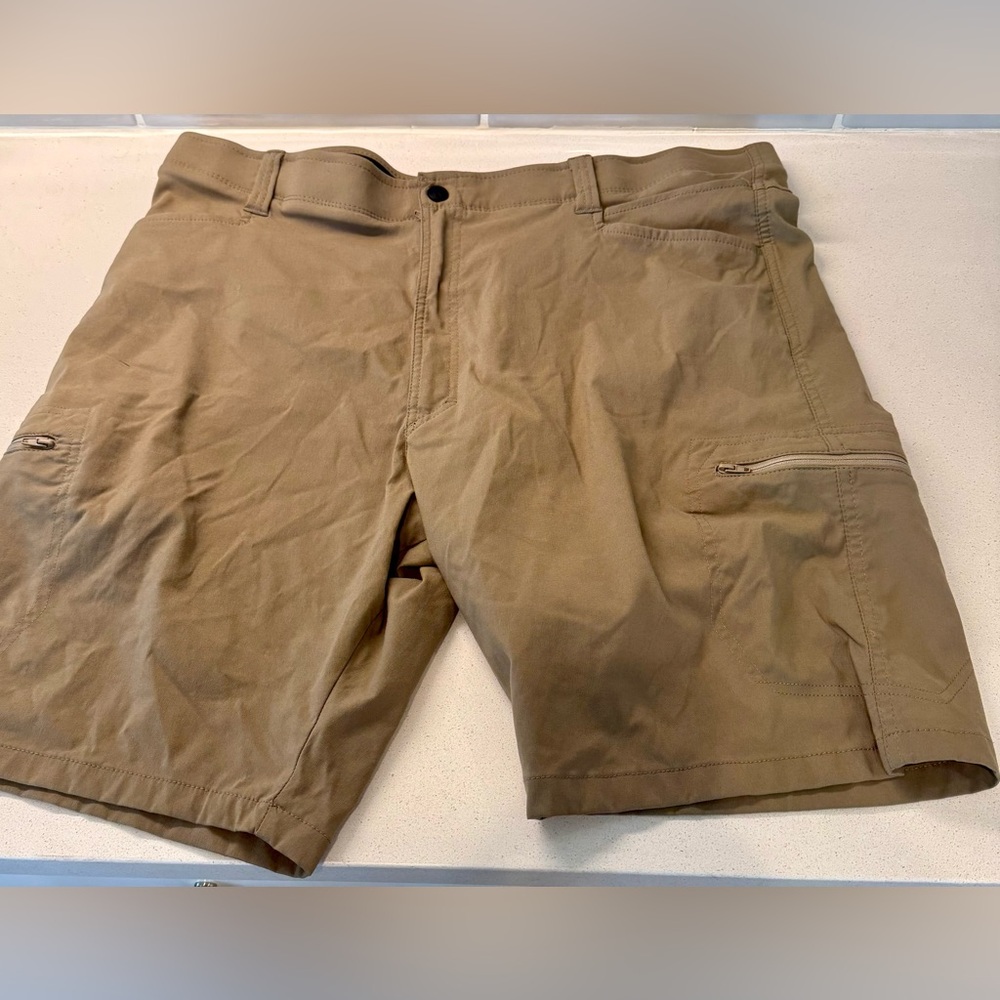 Brown Men's Shorts. Long size 42 waist. Wrangler Authentics brand